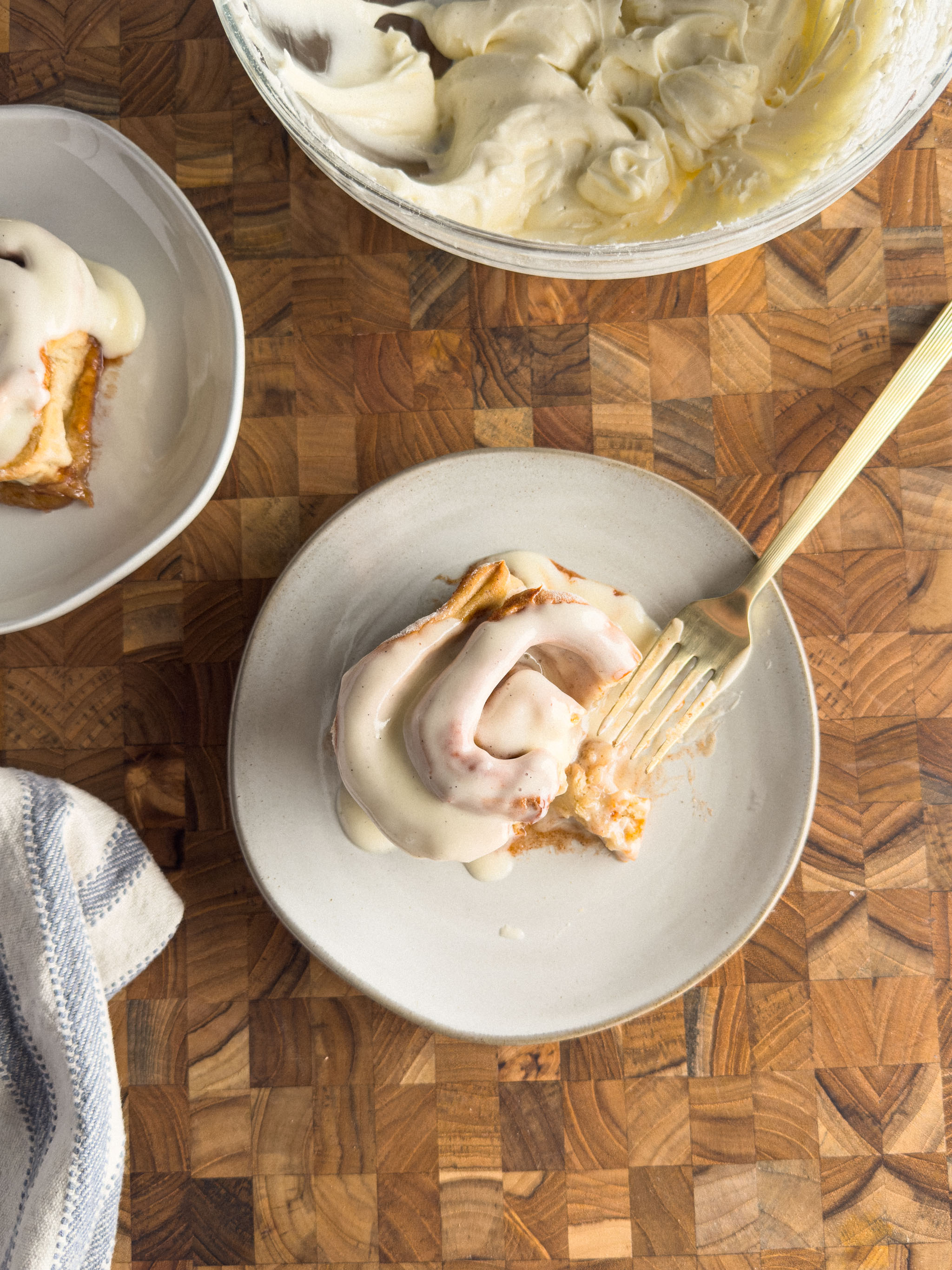 Soft and Fluffy Gluten Free Cinnamon Rolls with Cream Cheese Frosting